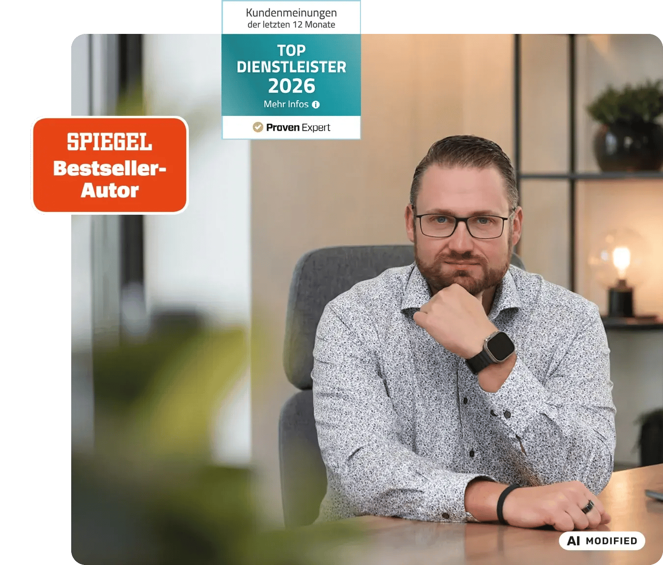 Porträt von Sven Stopka, nebenstehend die Logos „Spiegel Bestseller-Autor“ und „Proven Expert Top Dienstleister 2026“