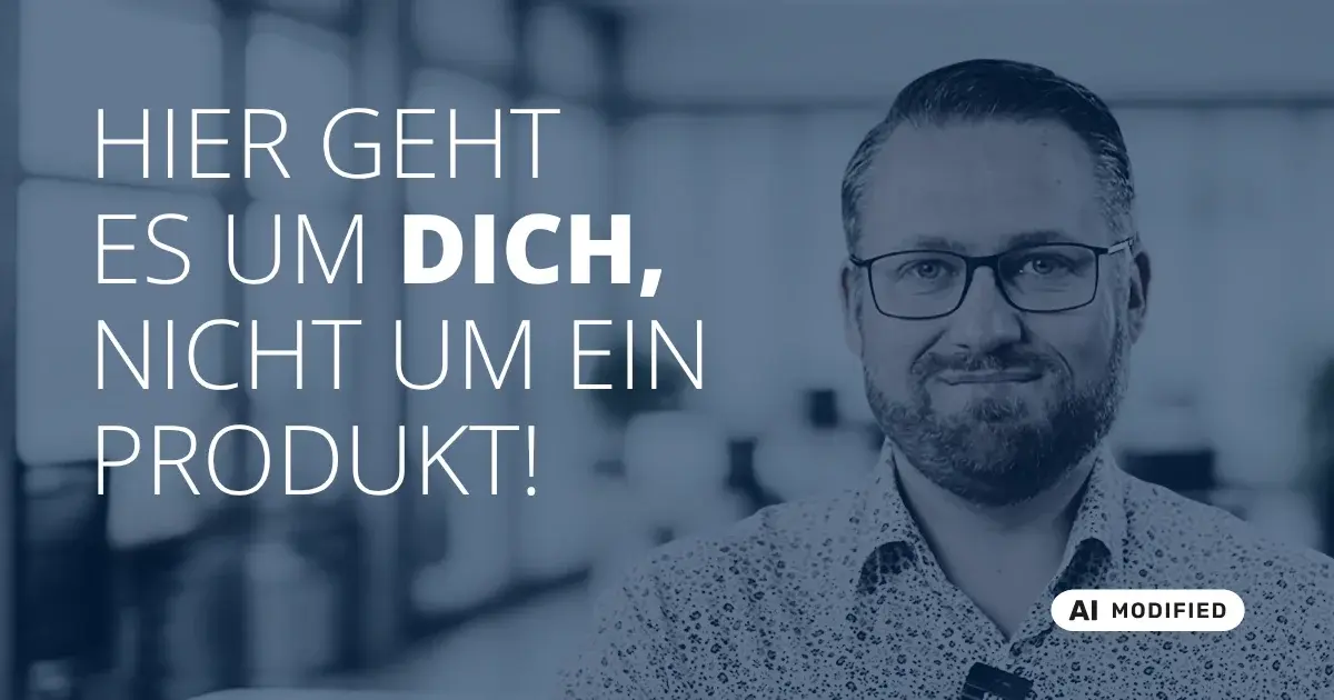 Sven Stopka neben Schriftzug „Hier geht es um dich, nicht um ein Produkt“ zum Thema Finanzberatung