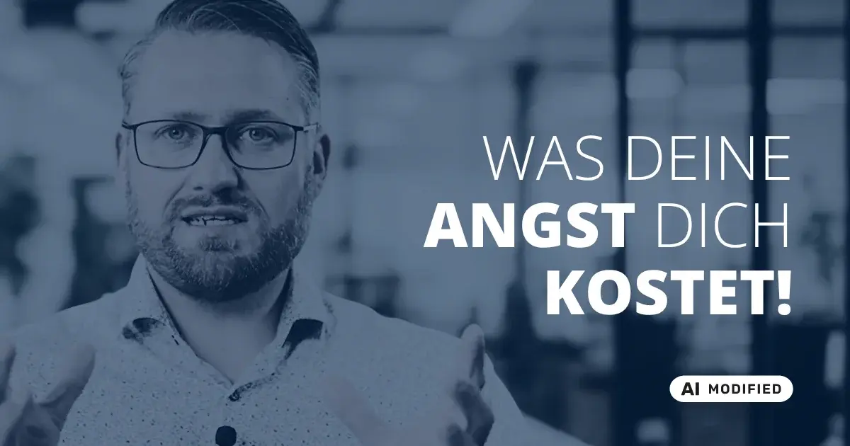 Sven Stopka neben Schriftzug „Was deine Angst dich kostet“ zum Thema Vermögensaufbau