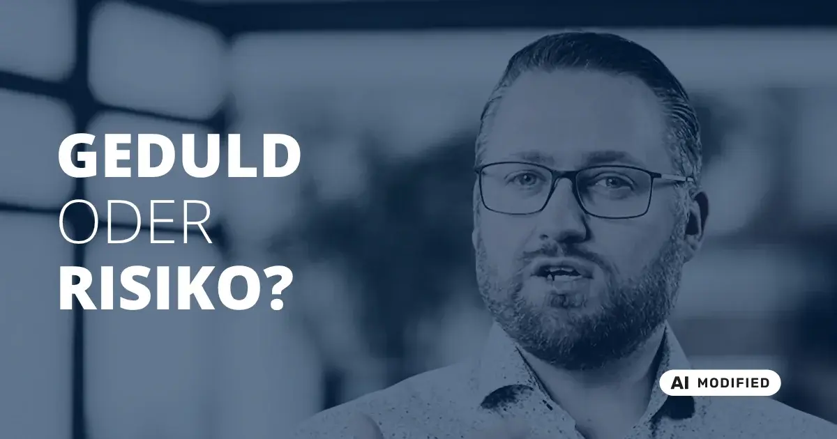 Sven Stopka neben Schriftzug „Geduld oder Risiko“ zum Thema Geldanlage